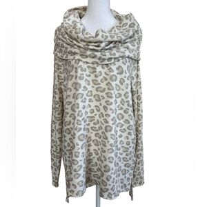 Gibsonlook cozy convertible neckline oatmeal animal print soft cozy tunic NWT M